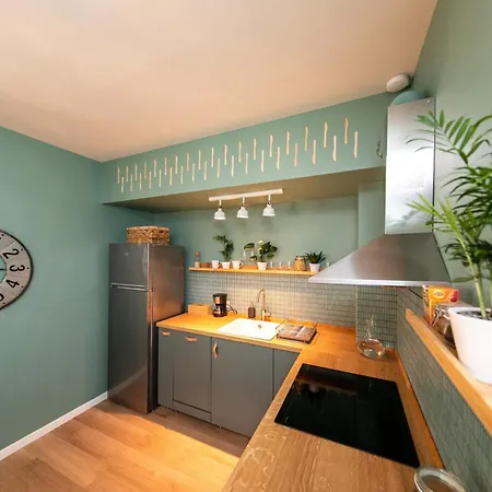 Blue Shadow - Moxa - New Building * Bukareszt